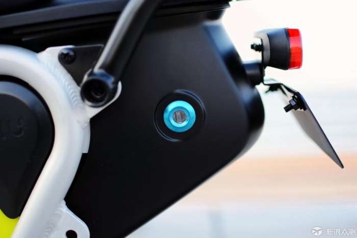 这才是真正的电动自行车,小牛评测特斯拉