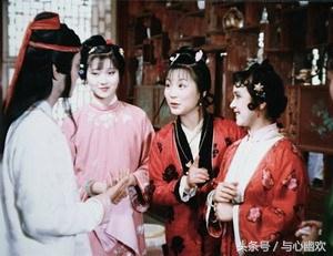 邢岫烟，红楼梦里靠努力赢得命运垂顾的傲霜花