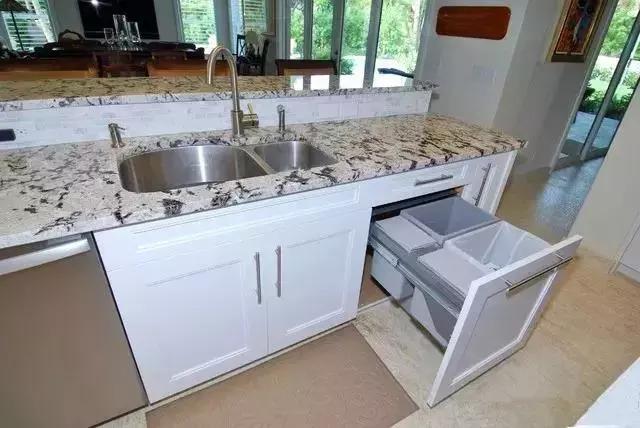 给大家推荐一款橱柜设计,自带高级感的橱柜这样设计