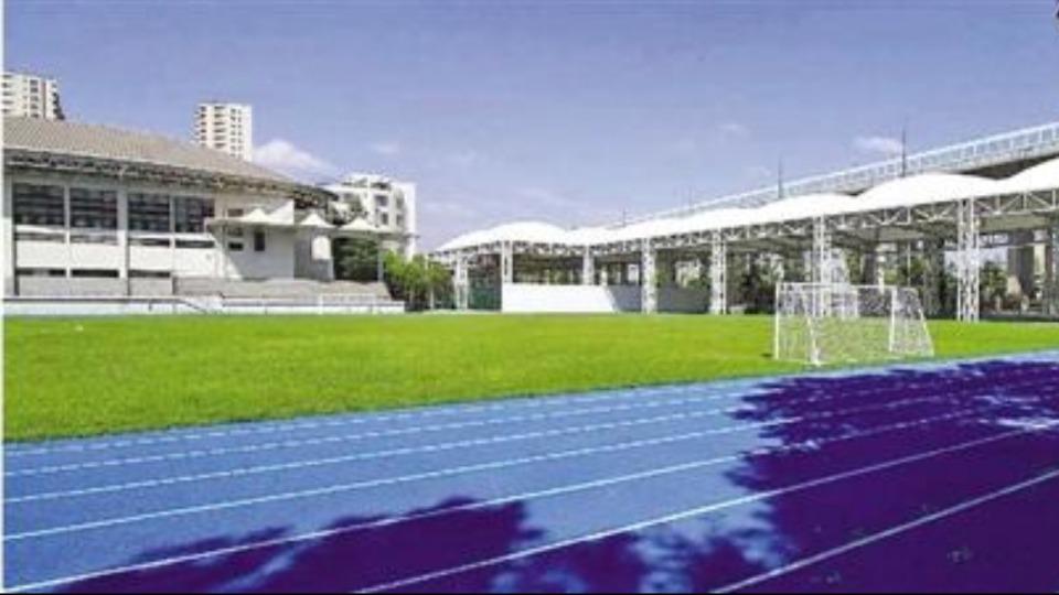 为什么学校跑道都改成了蓝色,为什么学校跑道变蓝色