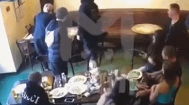 足坛这对同志球星惹事了！打伤政府*官高**，自毁生涯还可能面临刑罚