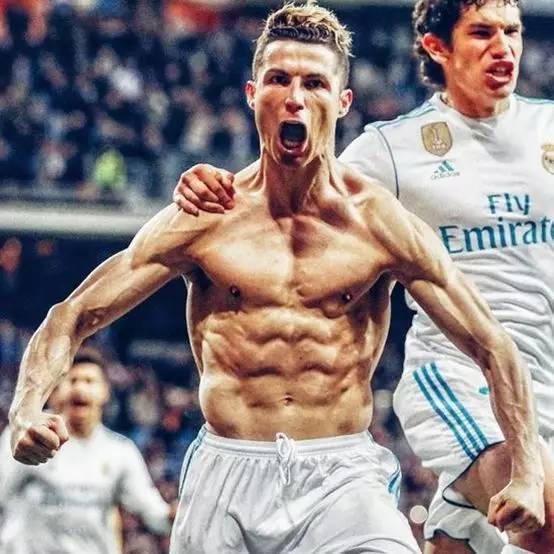 足坛上有多少人用7号,足球场上的7号