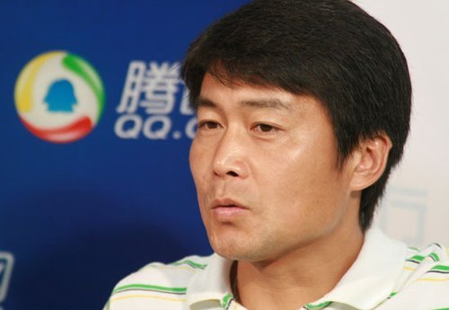 他曾是中国足坛新希望，确因打假球入狱，如今感叹国足的退步