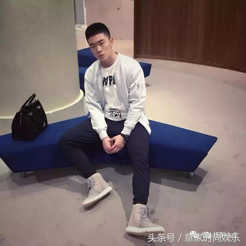 采访别人一身衣服多少钱,采访男生一身穿搭几十万