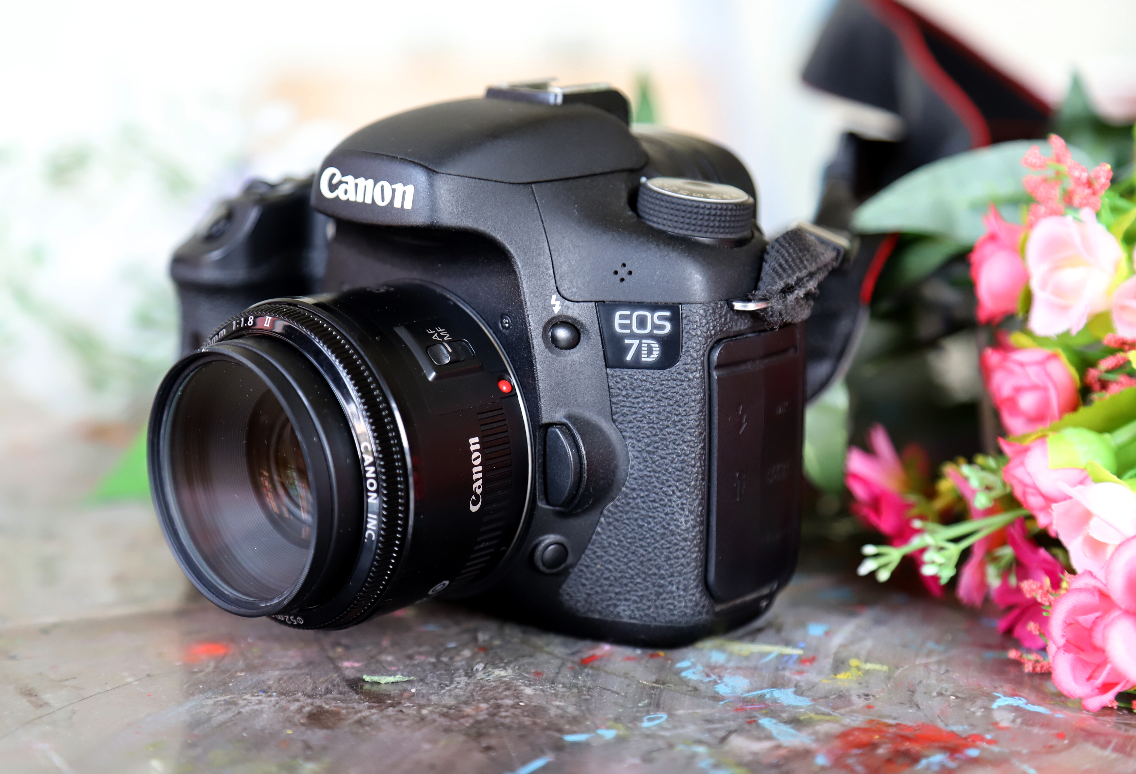 佳能一台拥有双核处理器的单反成为当时中高端数码单反的新标杆