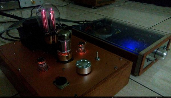 电子管耳放，低廉的投入却有万元的音色魅力，适合真正的发烧友