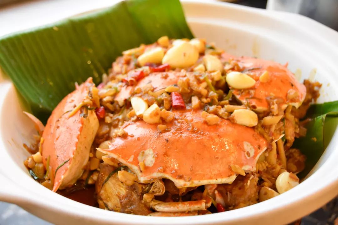 从320公里搬来“蟹中白富美”！北外滩酒店首创白兰地醉蟹畅吃！