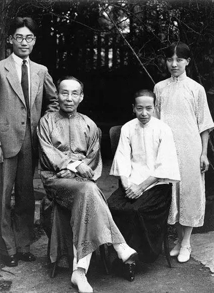 女人缘差是真，但“恨水不成冰”这段绯闻冰心很冤，当时她才9岁