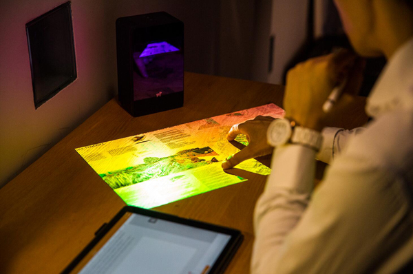 小狗机器人触控投影puppycube评测：颠覆交互体验的AI新物种