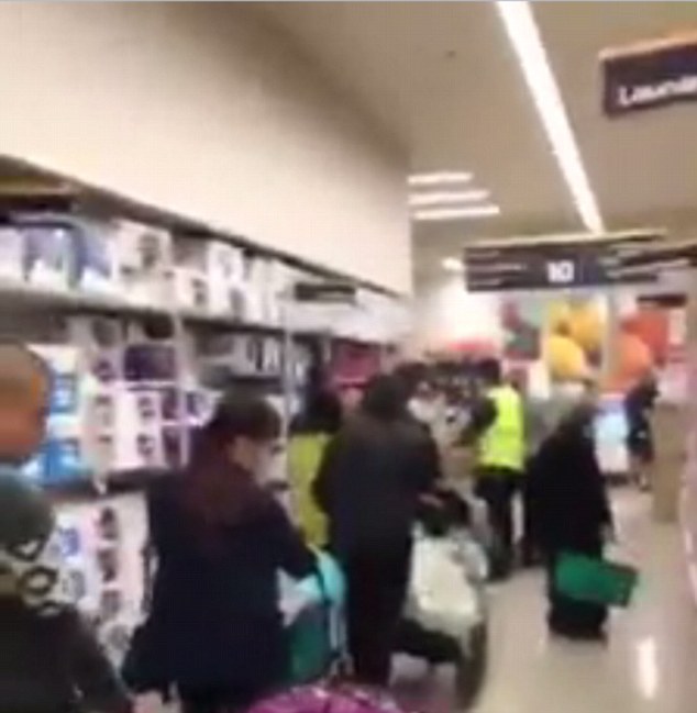 中国超市买澳洲奶粉,中国代购海外疯抢