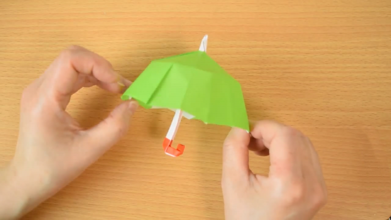 儿童手工折纸小雨伞教程,儿童折纸小雨伞最简单折纸方法