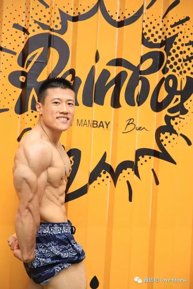 70kg卧推105kg深蹲140kg硬拉160kg,深蹲硬拉卧推共300公斤什么水平