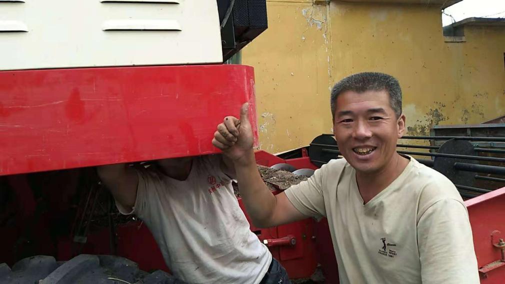 推荐一款最好的花生收获机,花生收获机国内外现状