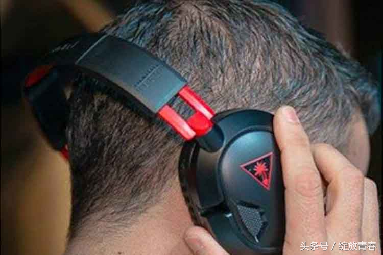 只要游戏装备给力，你不想吃鸡都难