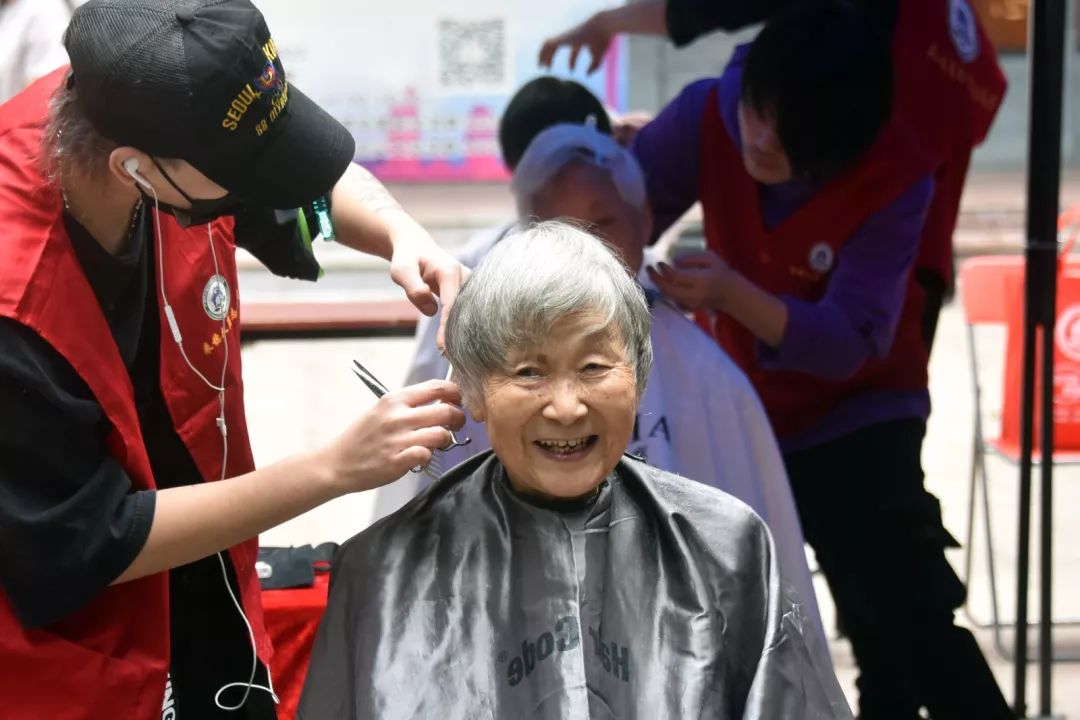 天河｜免费剪发、义诊……天河南的这场公益集市，你来凑热闹了吗