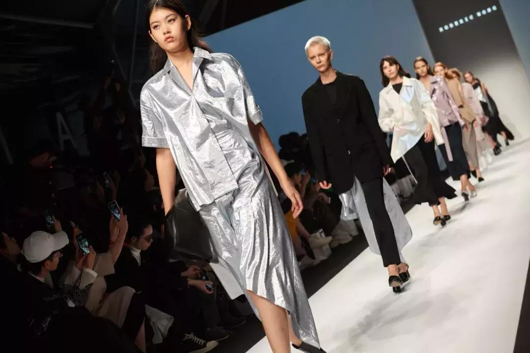 上海时装周看见最美摩登中国风,上海时装周看秀