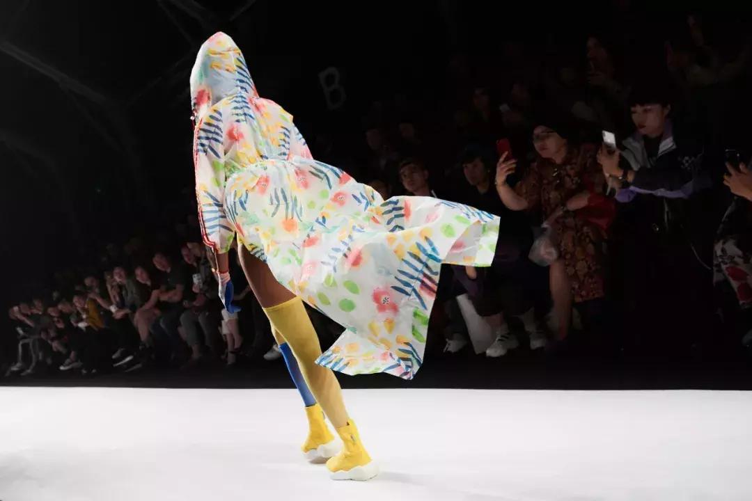 上海时装周看见最美摩登中国风,上海时装周看秀
