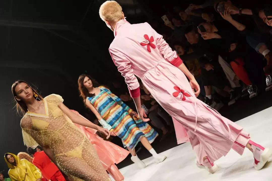 上海时装周看见最美摩登中国风,上海时装周看秀