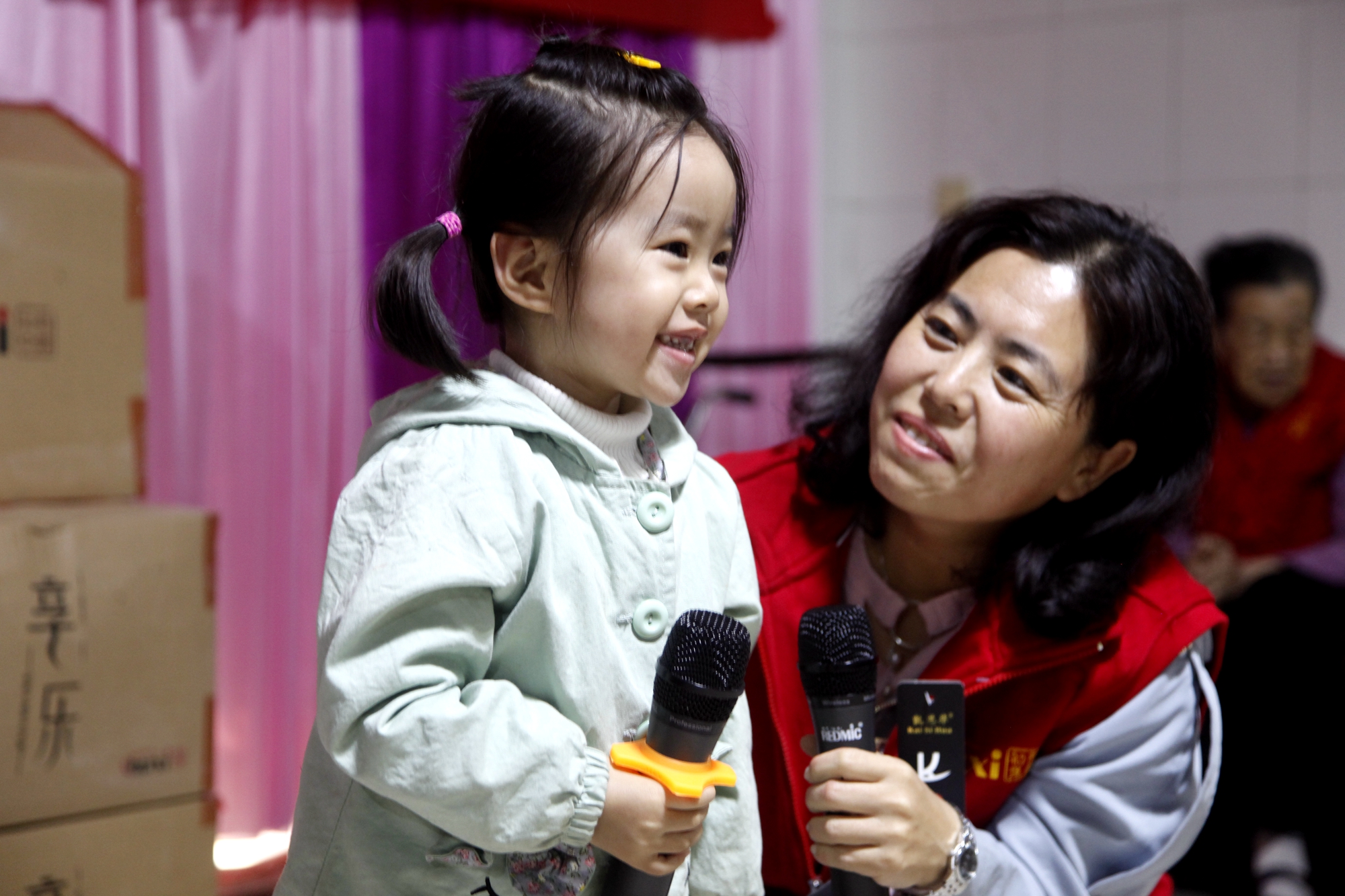 一份份爱心走进井陉福寿苑养老院，这个重阳老人不寂寞