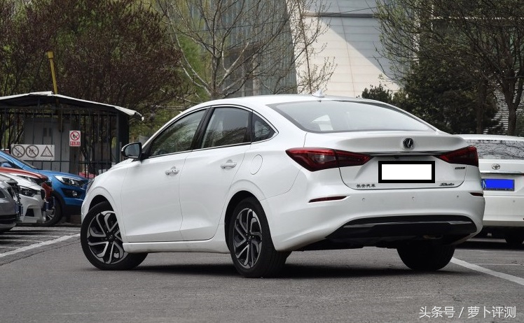 长安逸动一箱油1000公里,2018长安逸动用车测评