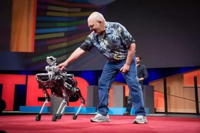 机器人跑酷太空步,机器人跑酷单脚跳上阶梯