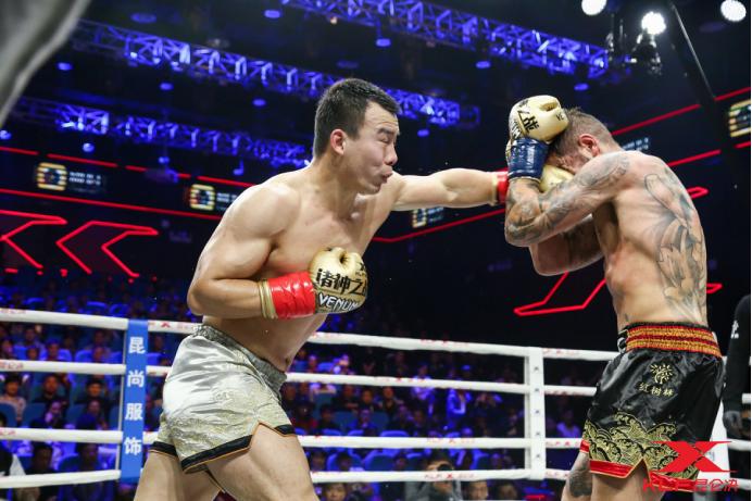 中国独苗冯兴礼强势晋级诸神4强，奇利亚宝刀未老KO对手太给力