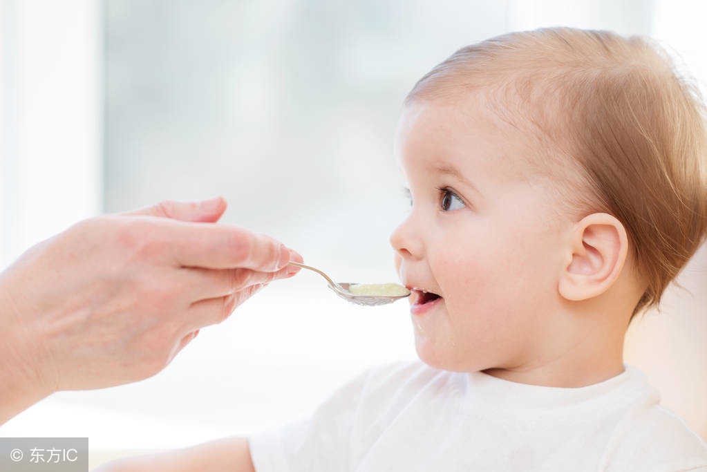 宝宝断奶一个月还有奶瘾,一岁半宝宝奶瘾特别大怎么断奶