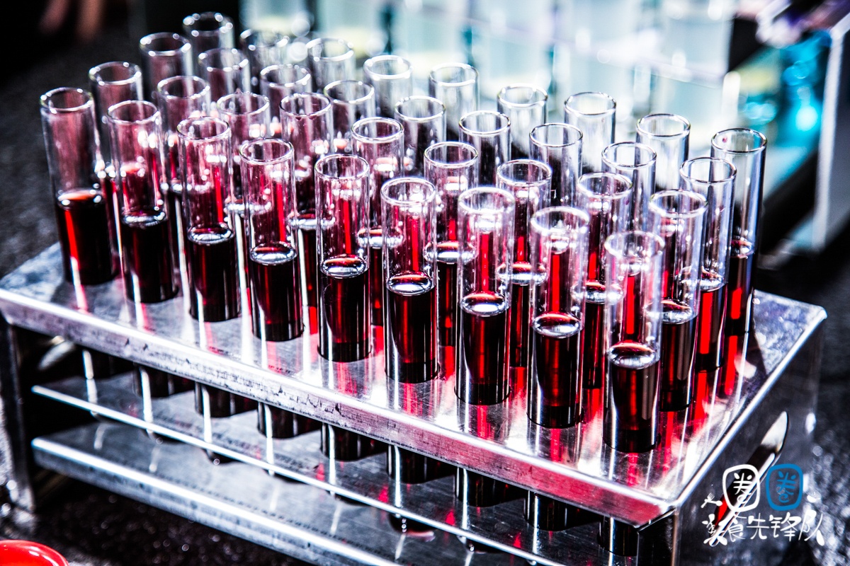 成都凌晨2点还在排队的贰麻酒馆，终于带着大熊猫来南昌了！