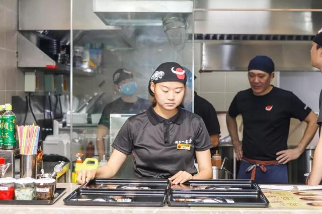 在日本排队吃拉面,天津排名前三的拉面