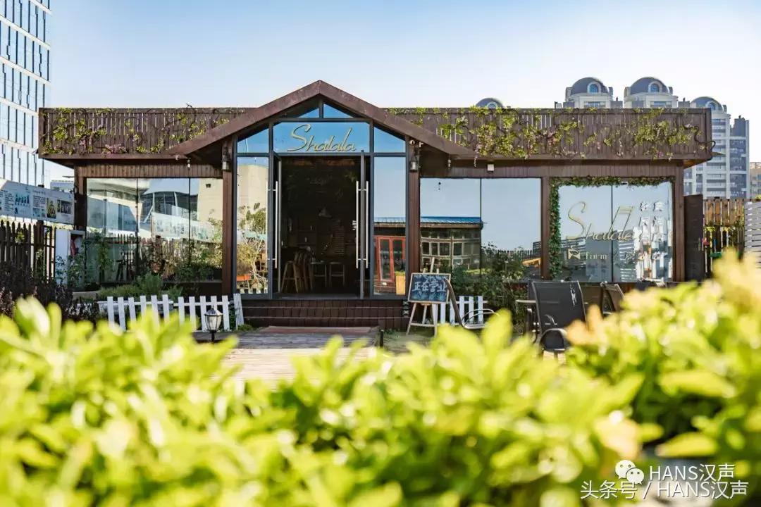 走，一起去武汉奇妙顶楼天台踢球蹦迪撸串