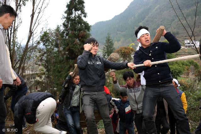 地空不葬坟天空不起屋是什么意思,天空不起屋地空不葬坟啥意思