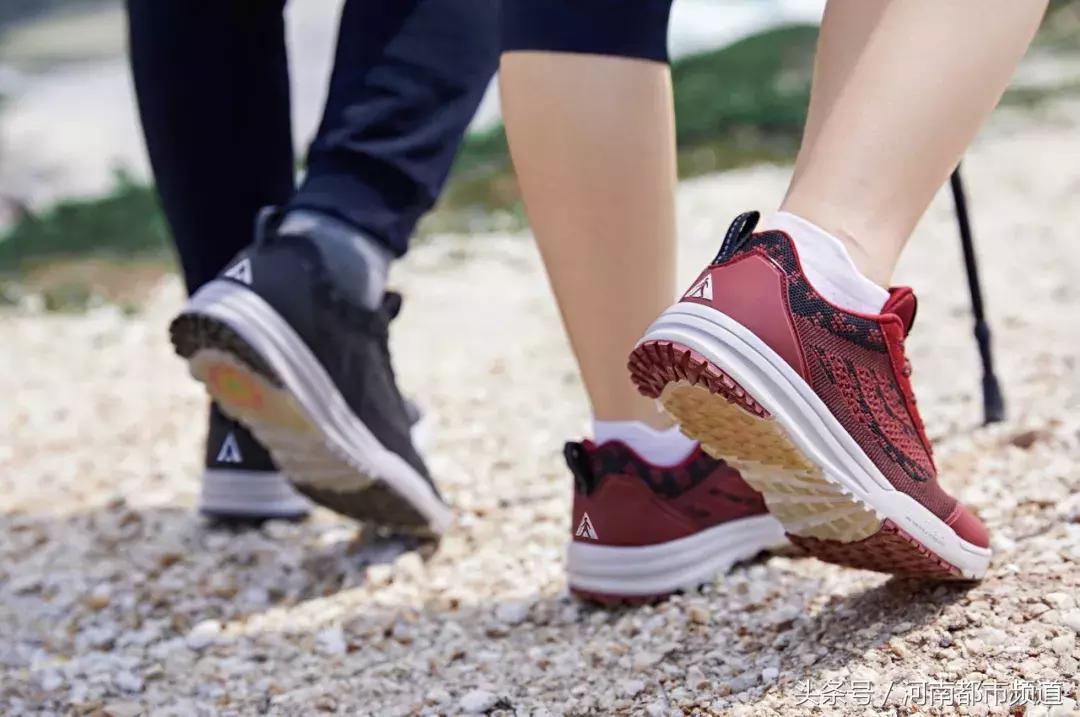 鞋底哪边磨损厉害才是正常,鞋底磨损能看出你的足部问题