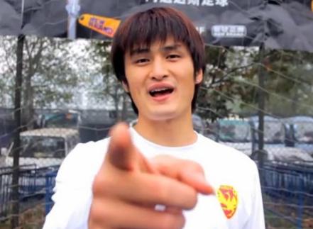 他曾是国足队长搭档,主队退赛给他巨大打击,来年恐只能踢中乙