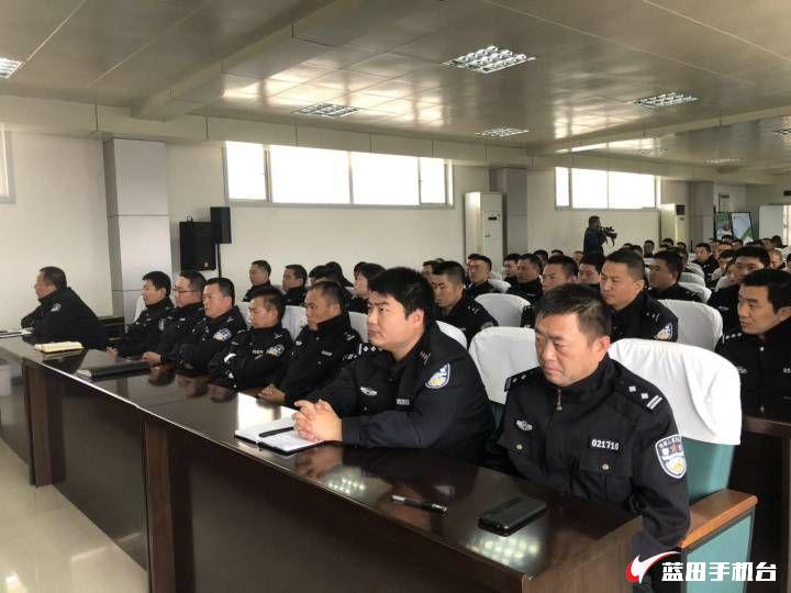 陕西人人聚石墨烯科技有限公司向蓝田交警捐赠远红外发热服