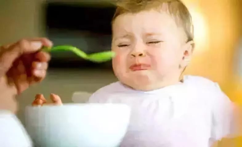 宝宝不吃辅食怎么对付,喂辅食正确姿势