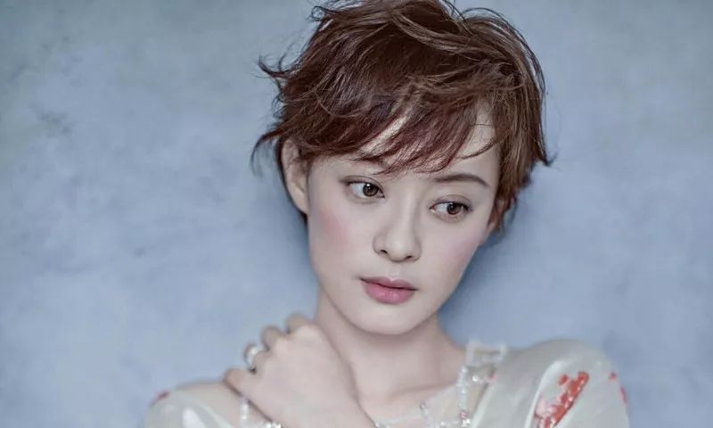 脸大颧骨高的女生适合什么发型,脸大脸圆头发少适合什么发型短发