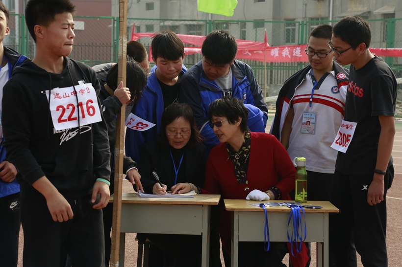 团结拼搏自信自立展现自我,团结拼搏精神视频