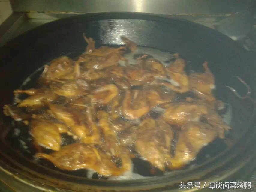 卤水里加的油怎么清洗,卤水怎么清洗才干净