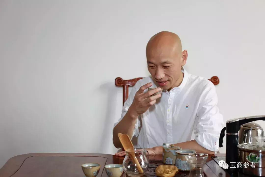 玉商参考：潜心守艺30年，看镇平一懵懂少年，如何蜕变为玉雕大师