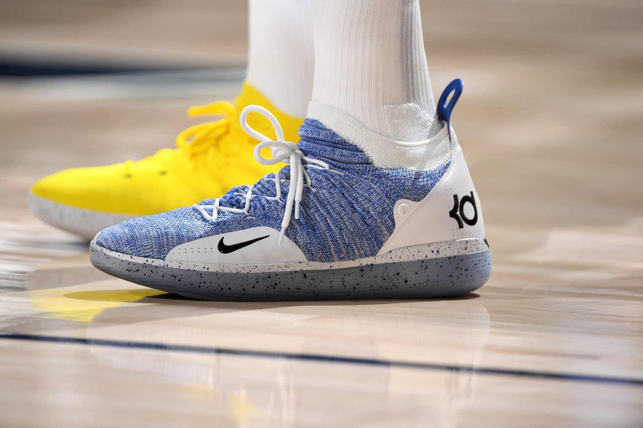 NBA今日球鞋精选：杜兰特蜜汁审美自创鸳鸯鞋安踏为汤神出新款