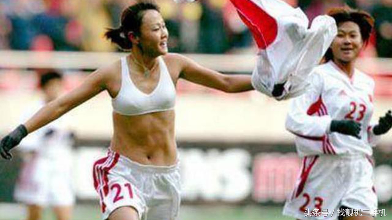 进球后脱衣庆祝为什么给黄牌,足球脱衣庆祝为什么犯规