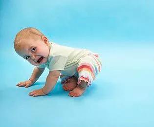 宝宝摔倒磕碰妈妈们肯定最紧张，那到底该怎样处理呢？