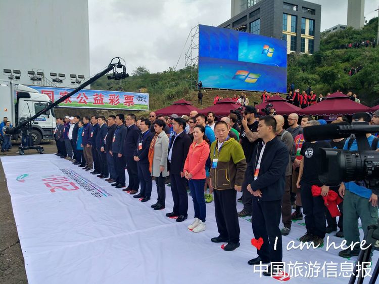 贵州安顺坝陵河大桥跳伞,黄果树坝陵河大桥蹦极跳伞