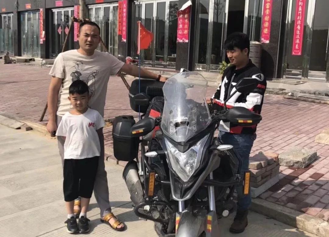 骑190环游中国,骑着190旅行