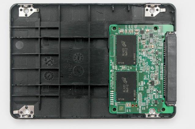 英睿达xb200256g固态硬盘测评,英睿达mx500和bx500区别在哪呢