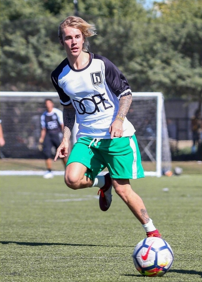 彻底放飞自我腾格尔完整版,比伯现在的状态