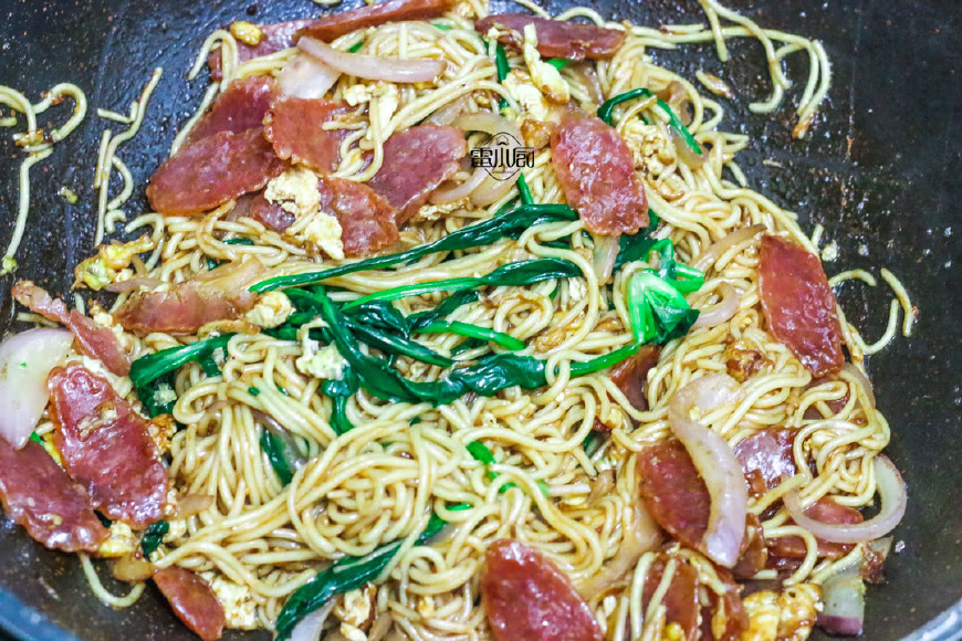 为什么做的炒面吃起来干的很,为什么我做的炒面会粘锅