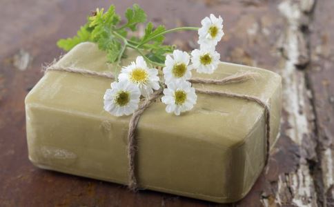 男人指甲变黑怎么回事,抽烟大拇指指甲发黄