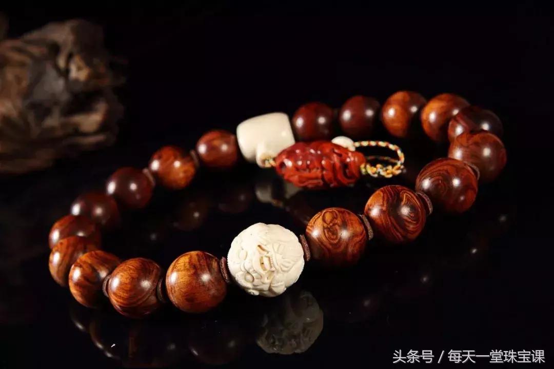 有香味的手串比香水好,散发香味的手串适合女生