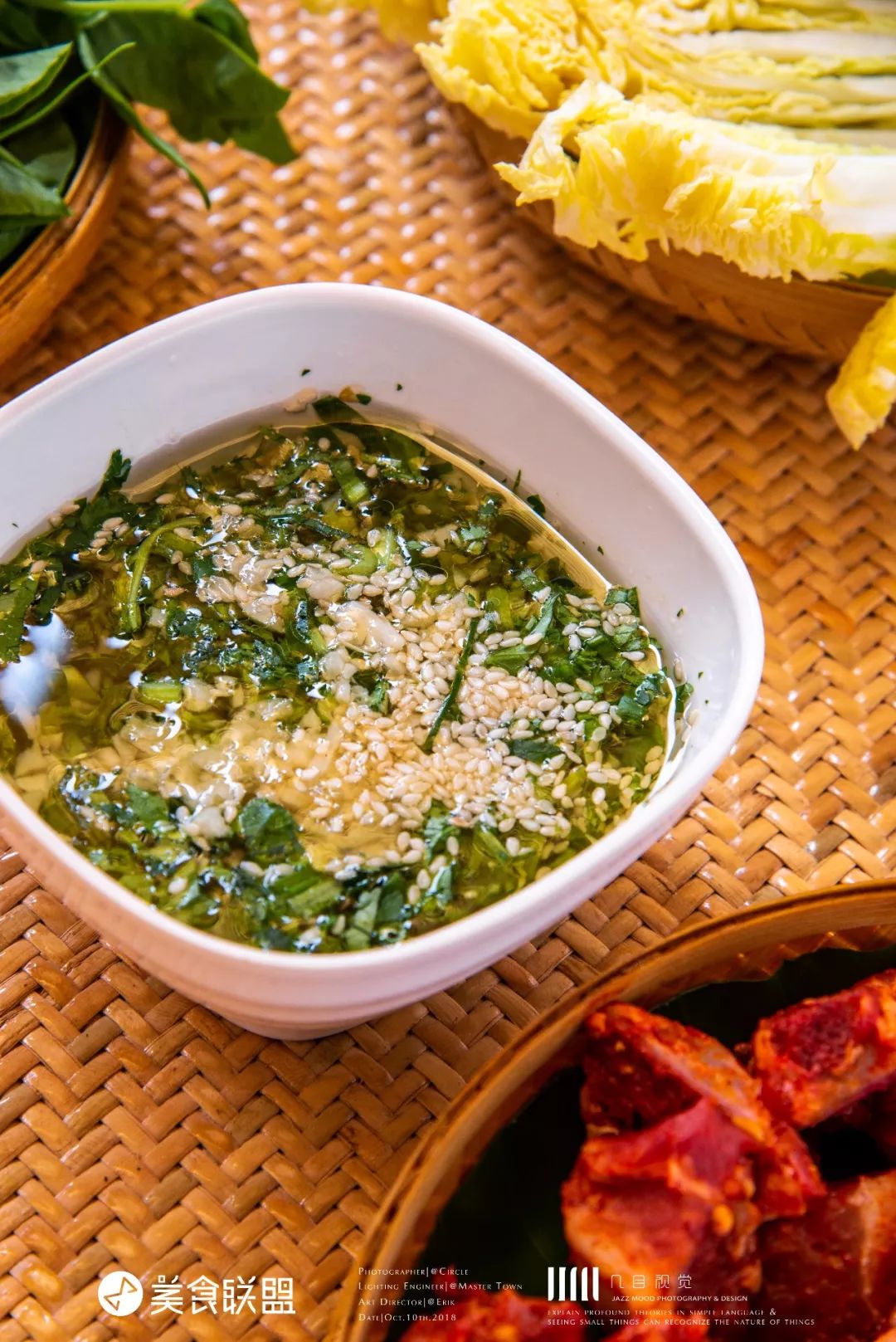 昆明闹市这家12年老店，独创傣式火锅一年只卖89天，大闸蟹涮着吃